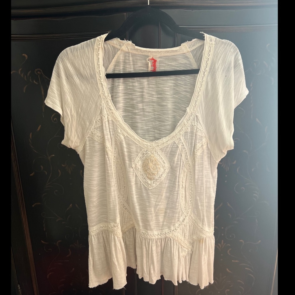 FREE PEOPLE White Flowy Loose Short Sleeve Top - Size Small
